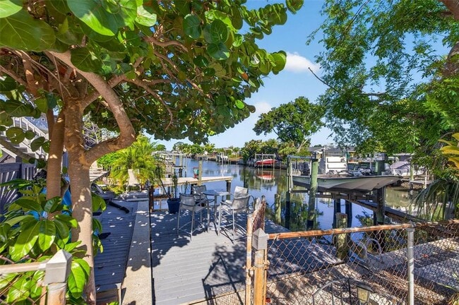 Building Photo - 8705 Bay Pointe Dr
