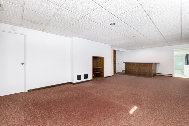 Building Photo - 428 Maple St