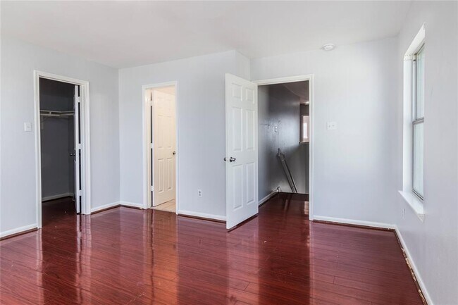 Building Photo - 6427 Waldron Dr