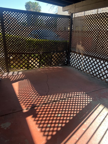 Building Photo - 900 S Highland Ave