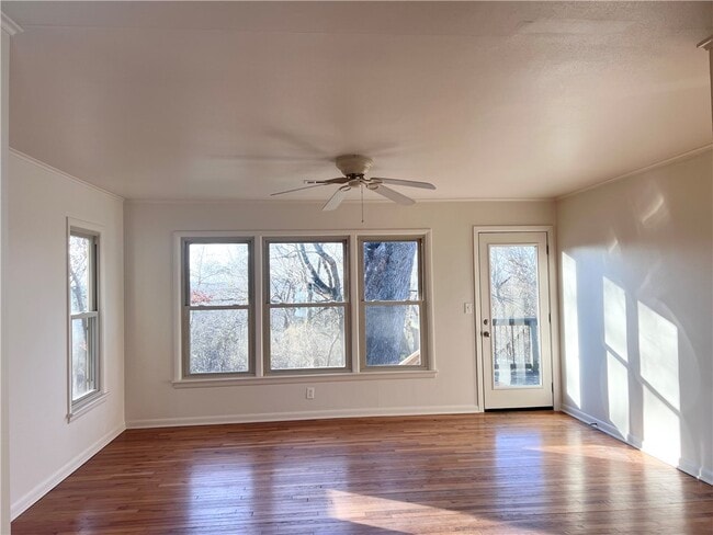 Building Photo - 921 E Rodgers Dr