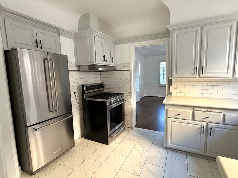 Building Photo - 8218 Blackburn Ave