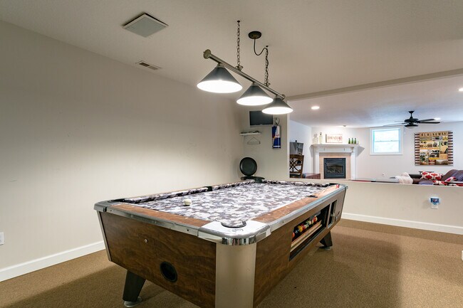Building Photo - Hutch Apartment
