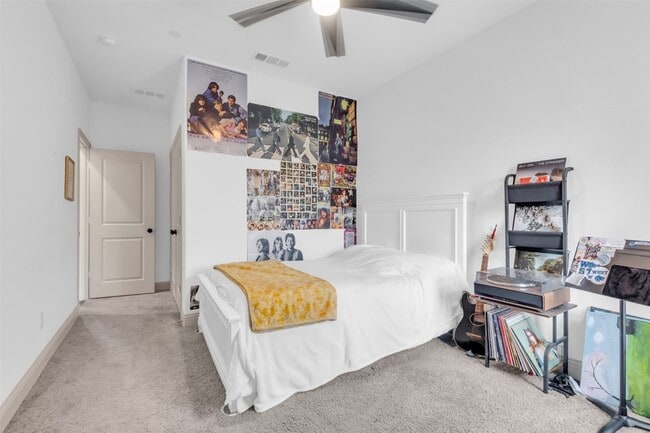 Building Photo - 4153 Shavano Dr