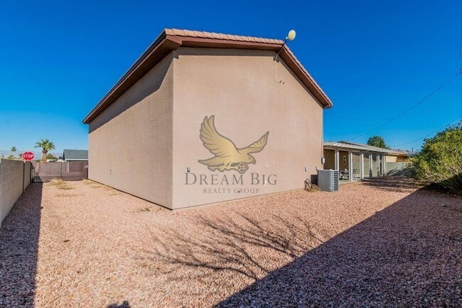 Building Photo - 4615 E St Louis Ave