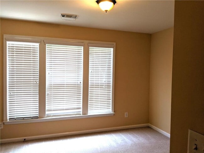 Building Photo - 310 Finchley Dr