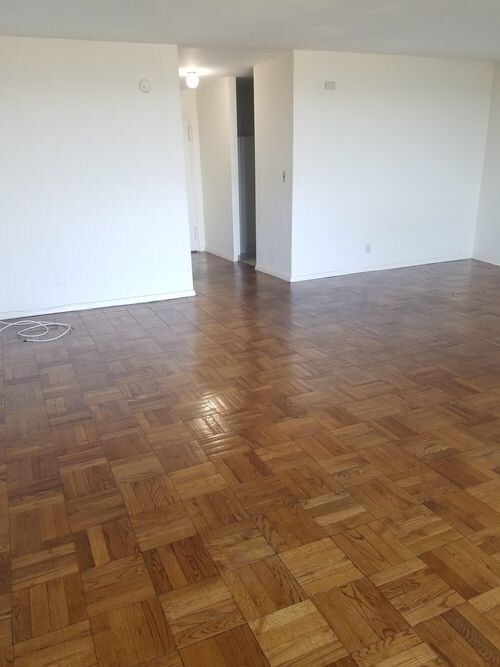 Building Photo - 2100 Linwood Ave