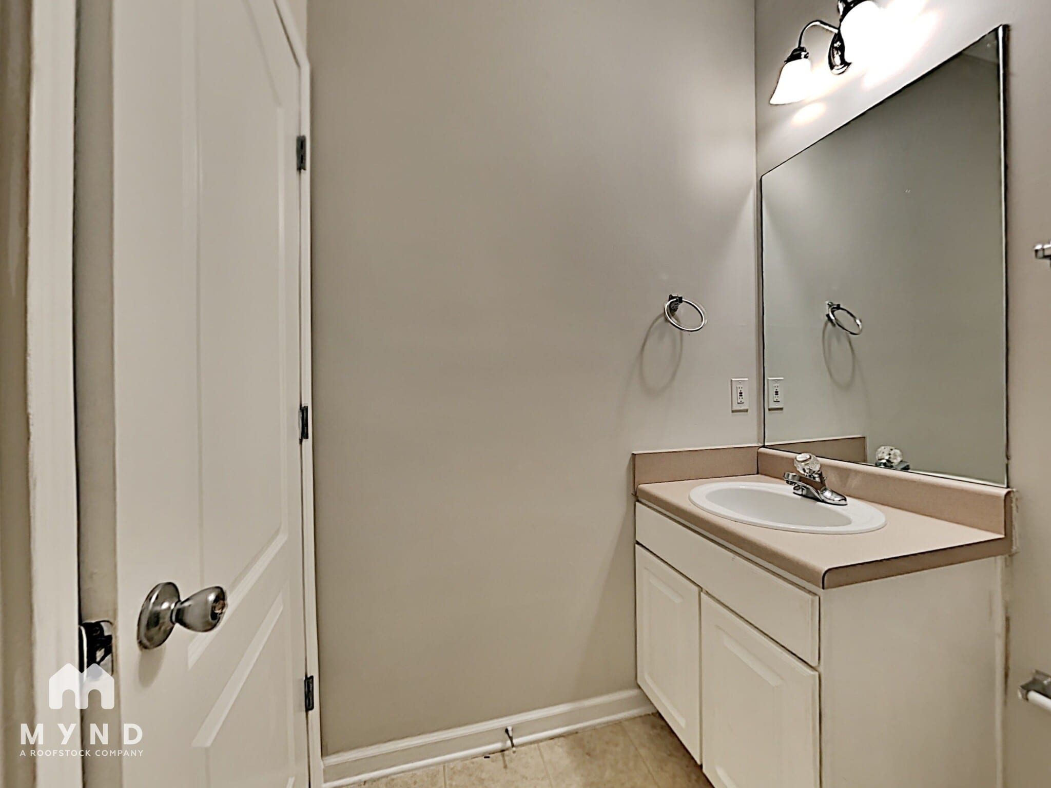 Building Photo - 525 Vickers Ln