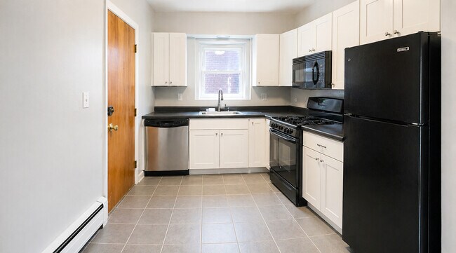 Building Photo - 214 S Oak Park Ave