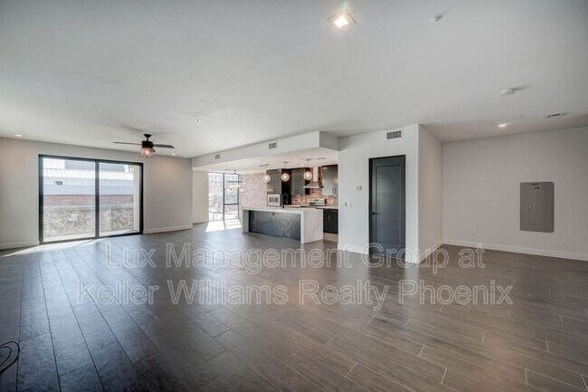 Building Photo - 504 E Roosevelt St