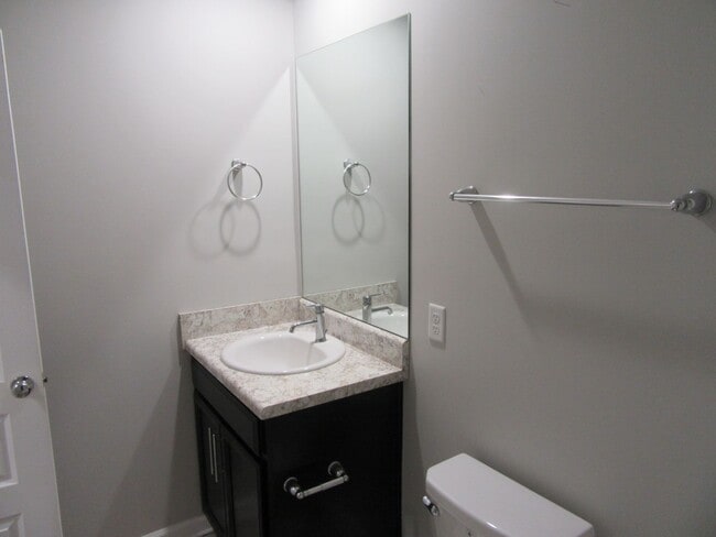 Building Photo - 612 Helen Ave