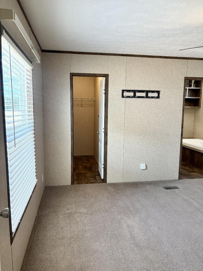 Building Photo - 150 Private Road 1610