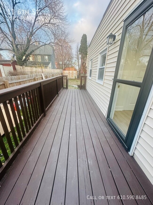 Building Photo - 11 6th St