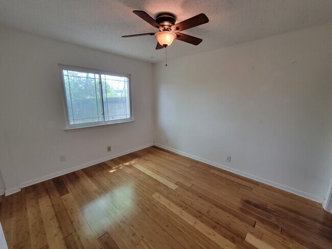 Building Photo - Gorgeous 2 beds 2 baths in San Antonio!