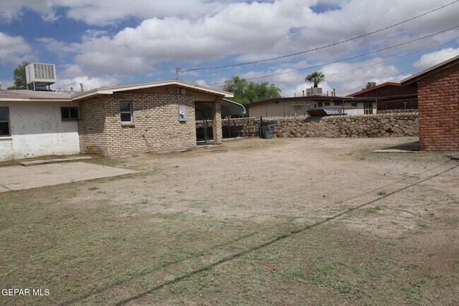 Building Photo - 906 Geronimo Dr