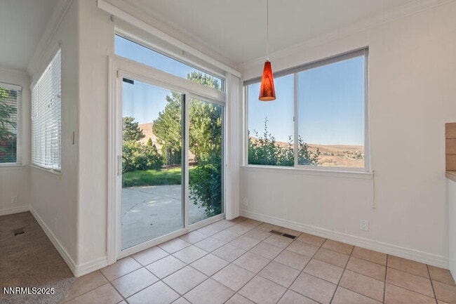 Building Photo - 7021 Heatherwood Dr