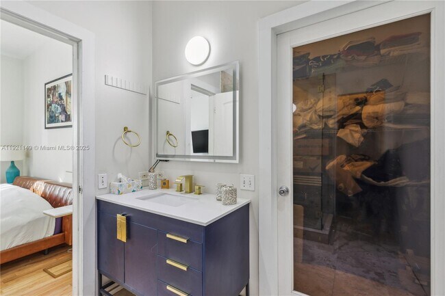 Building Photo - 27 NE 49th St