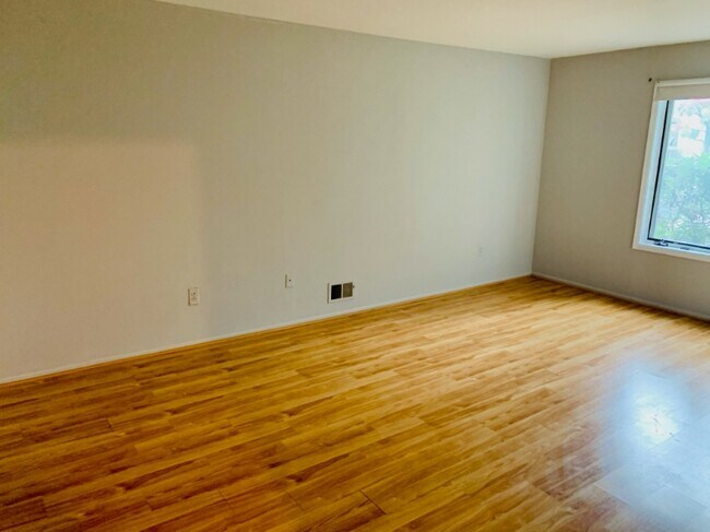 Building Photo - 506 Peach St