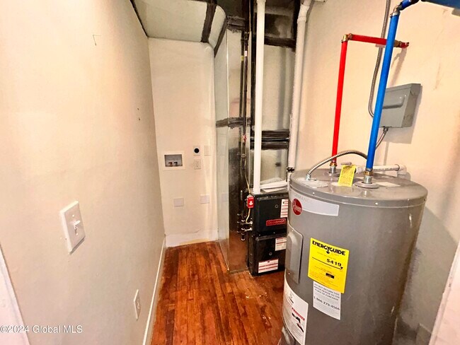 Building Photo - 290 2nd Ave