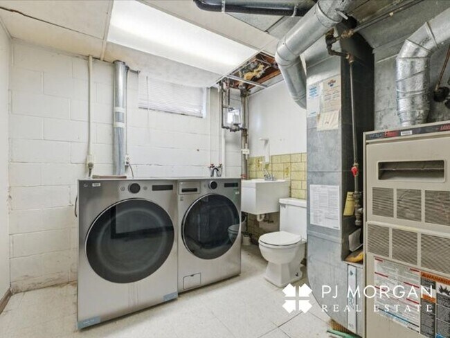 Building Photo - 9524-9526