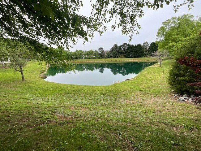 Building Photo - 239 Bridford Downs