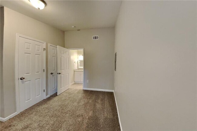 Building Photo - 3929 Lookout Point Dr