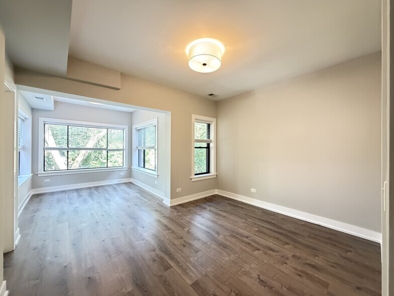 Building Photo - 913 Maple