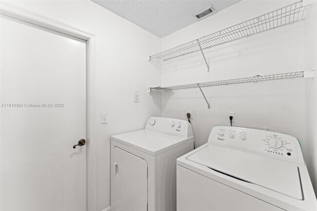 Building Photo - 3561 SW Carmody St