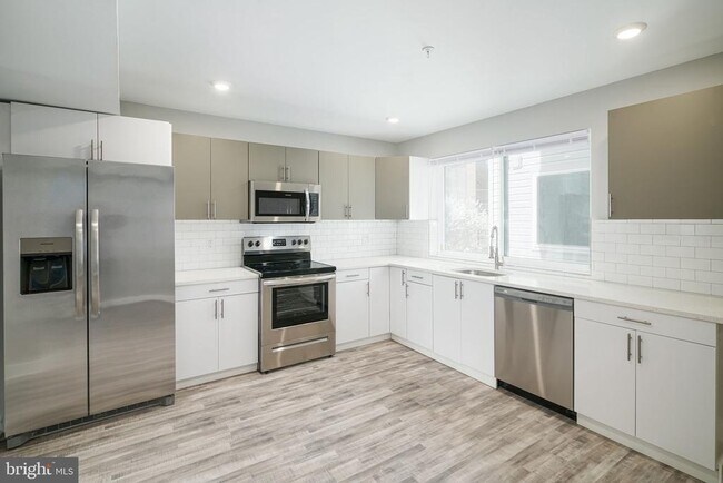 Building Photo - 1443 N 8th St