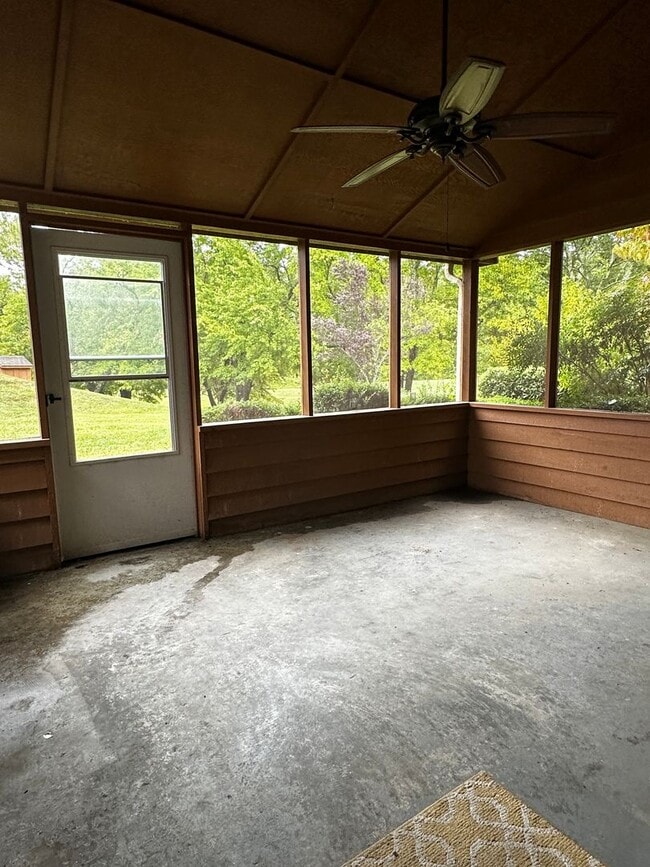Building Photo - 2 Bedroom/2.5 Bath in Lyn Mar Downs