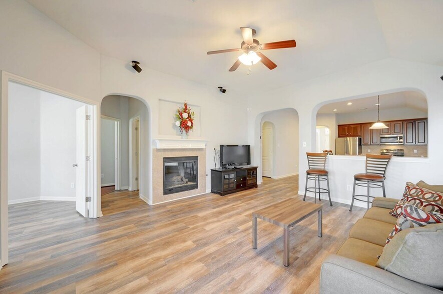 Building Photo - 2605 Salorn Way