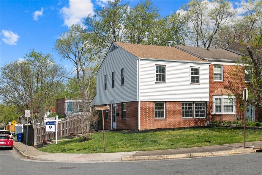 Building Photo - 239 Nottoway St SE