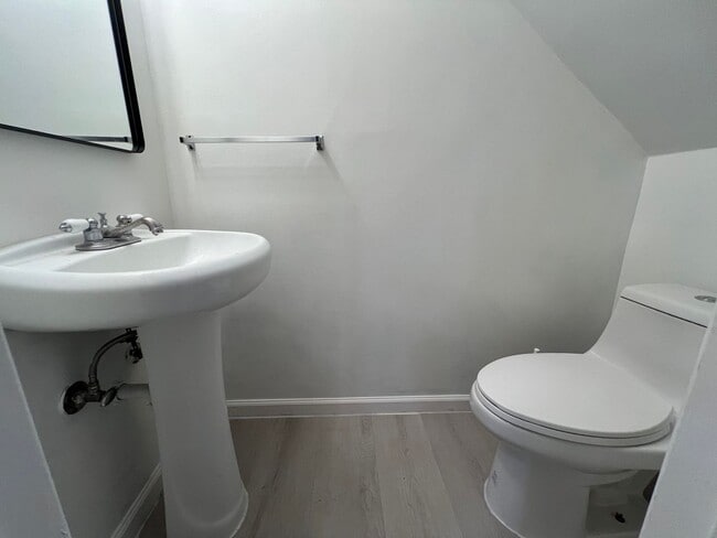 Building Photo - 3 bedroom 1.5 bath - for rent $3300