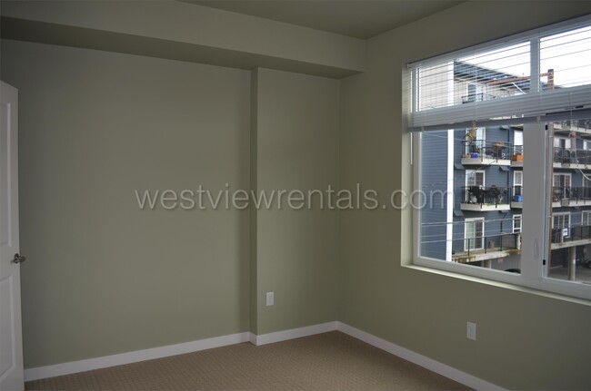 Building Photo - 200 E Maple St