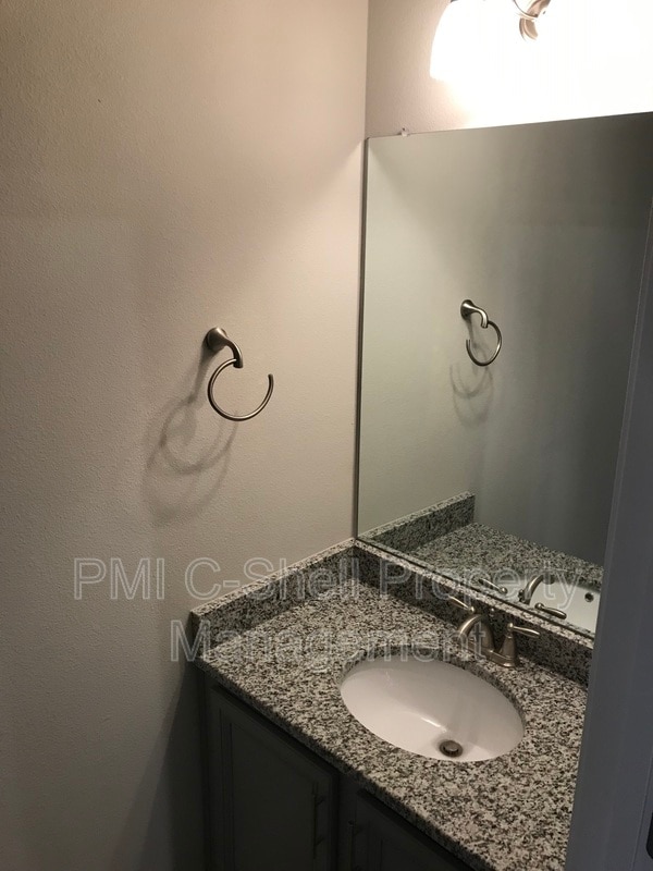 Building Photo - 357 S E St