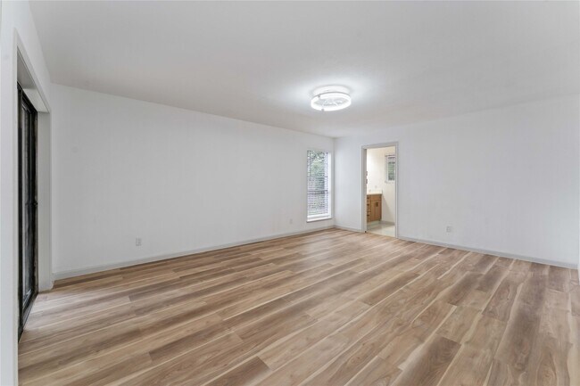 Building Photo - 5722 W Bellfort Ave