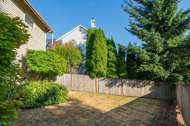 Building Photo - 3Bd/2.5Ba Bellevue House( Newport Hill)