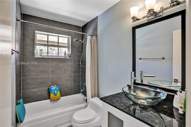 Building Photo - 3135 Gifford Ln