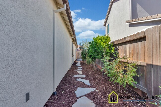 Building Photo - Vineyard Creek-Former Model Home