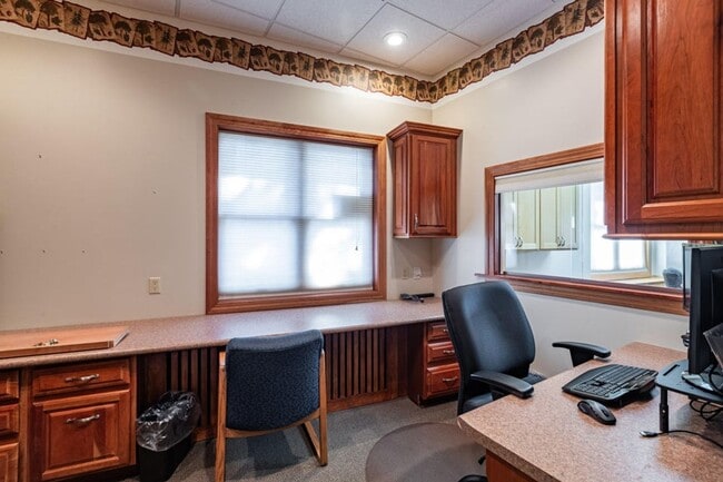 Building Photo - 1613-1617 Chase St