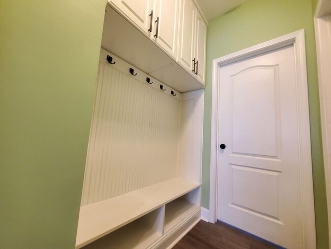 Building Photo - Gorgeous Home In Turnberry Subdivision