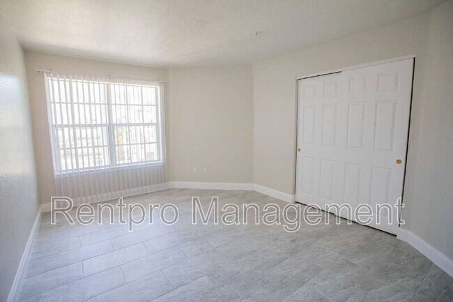 Building Photo - 850 S Tamiami Trl