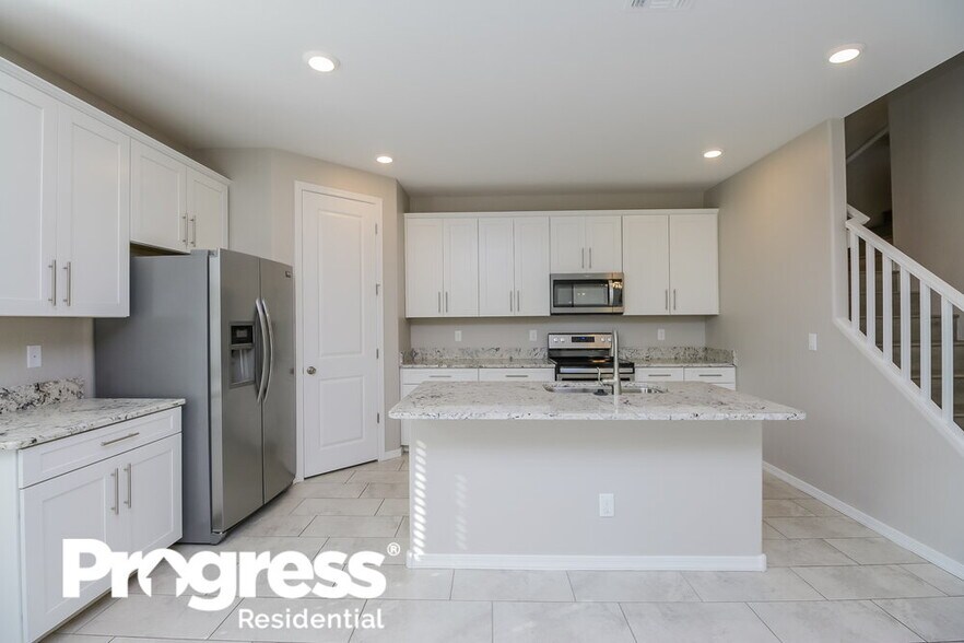 Building Photo - 1563 S Loren Ln