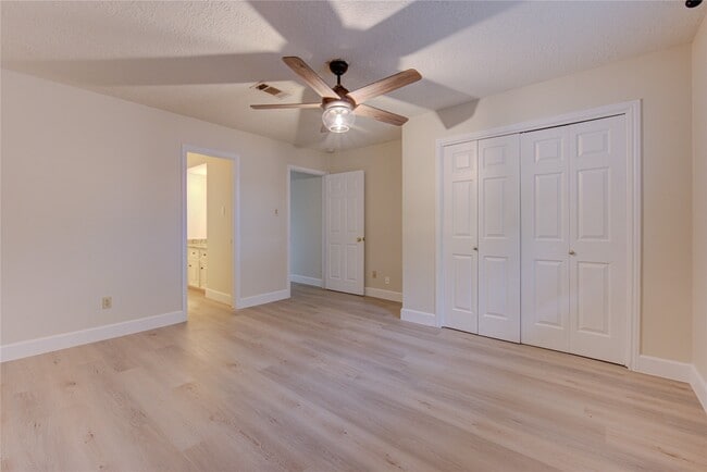 Building Photo - 714 Last Arrow Dr