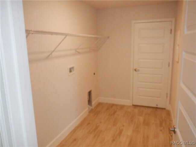 Building Photo - 1155 S Brookfield Dr