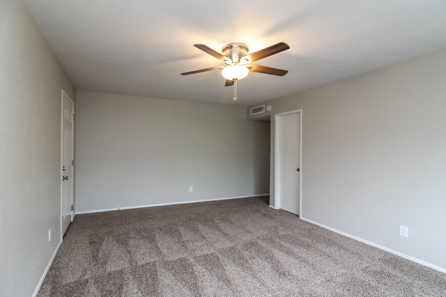 Building Photo - 9214 Willowbrook Dr