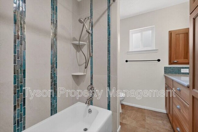 Building Photo - 8301 Cherry Hills Dr NE