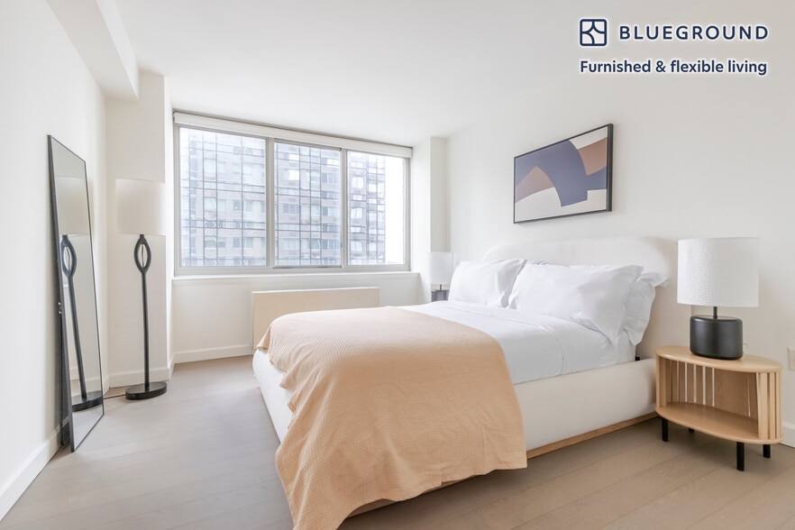 Building Photo - 561 10th Ave