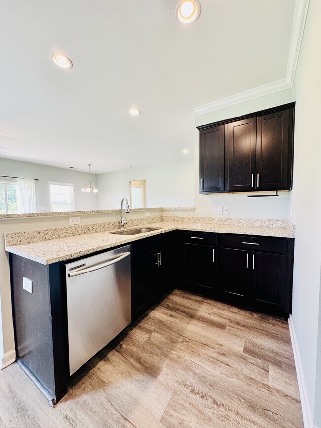 Building Photo - 464 Honeyhill Lp