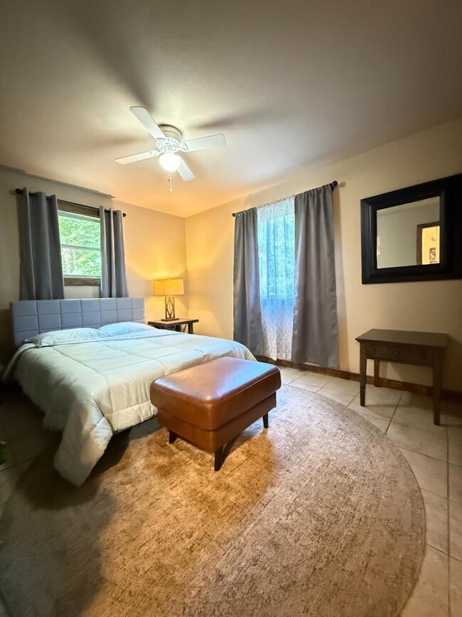 Building Photo - 343 Knob Hill Cir
